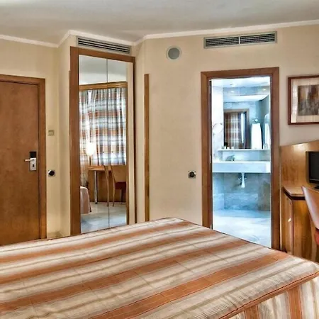 Hotel Aristol - Sagrada Familia 3*